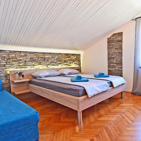 Apartment Leona Pola Esterno foto