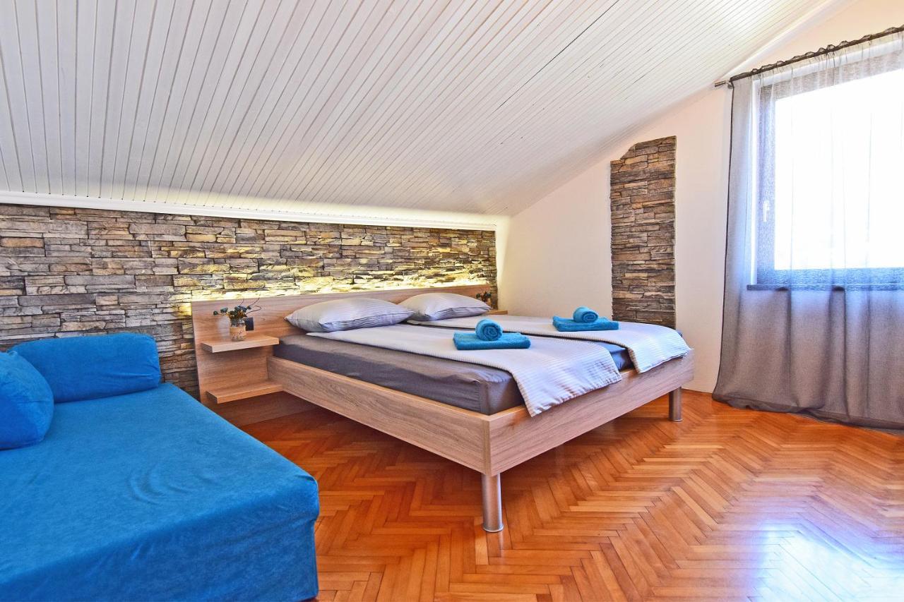 Apartment Leona Pola Esterno foto
